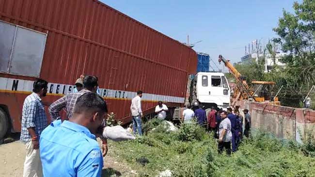 11 killed in Vadodara as truck collides with autorickshaw