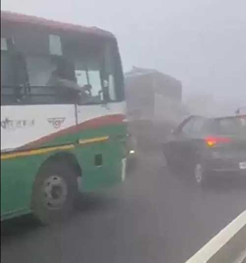 15 vehicles collide on Delhi-Meerut e-way due to fog