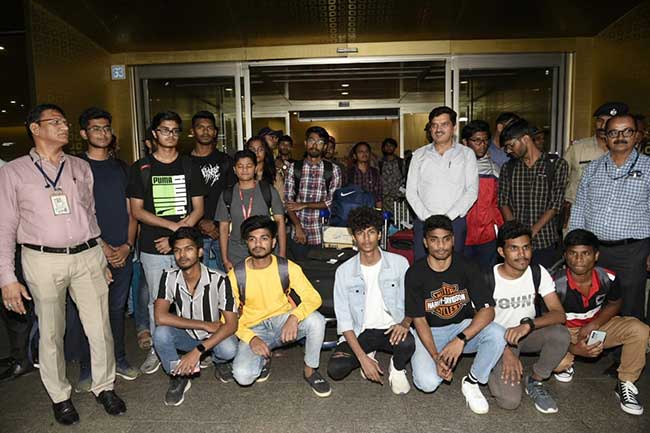 25 Maha students stuck in Manipur strife reach Mumbai safely