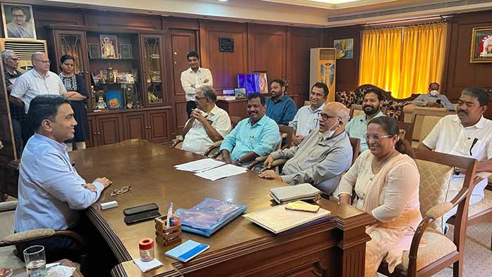 8 Congress MLAs in Goa to switch to BJP