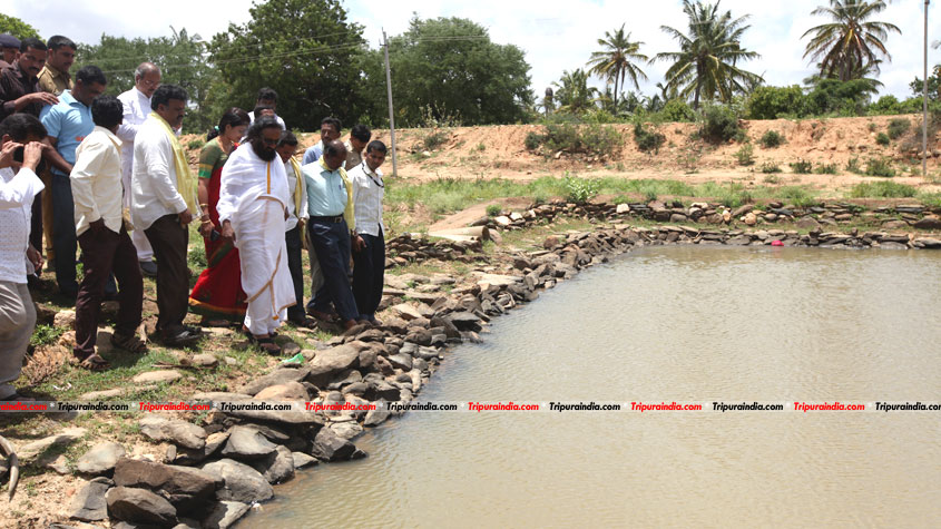 Sri Sri Ravi Shankar inspects Vedavathi Rejuvenation project sites