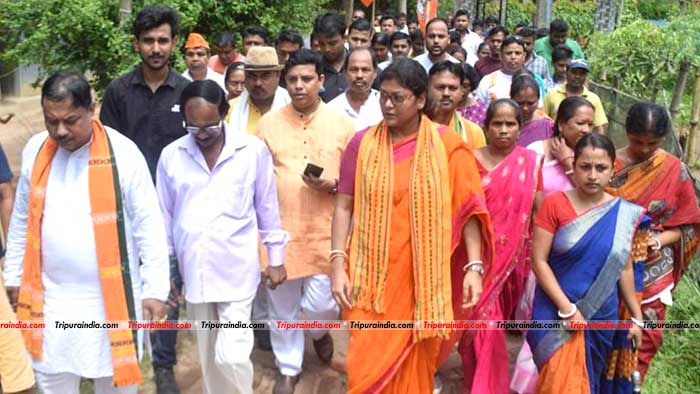 Bjp Candidate Visits For Door To Door Campaign For Ensuing By Polls