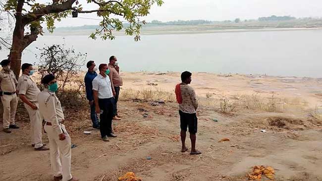 Panic after bodies found buried in sand in UP's Unnao