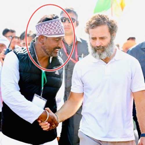 Raj Cong leader held for taking bribe promising job; Shekhawat releases pic with Rahul