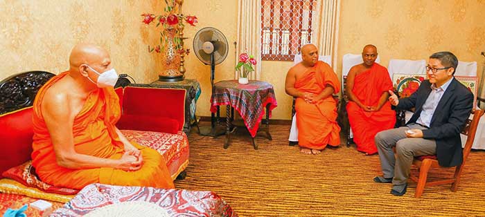 China strongly resists 'sneaky' visit of the Dalai Lama to Lanka