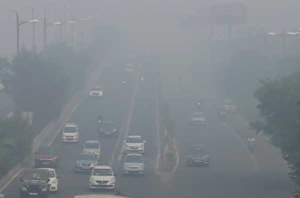 Delhi reels under thick smog blanket, air quality remains 'severe'