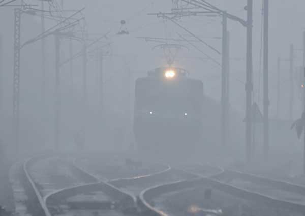 Dense fog hits road, rail & air traffic movement