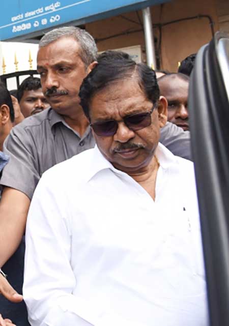 'Why can't I become CM', says Minister Parameshwara, exposing faultlines in K'taka Cong govt