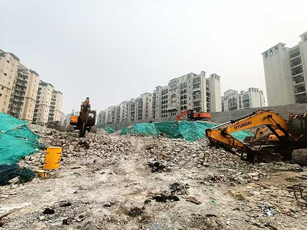 Noise levels at all-time high as Noida twin towers cleanup misses deadline