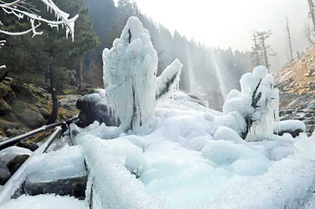 Freezing temperatures continue in Ladakh and Kashmir valley