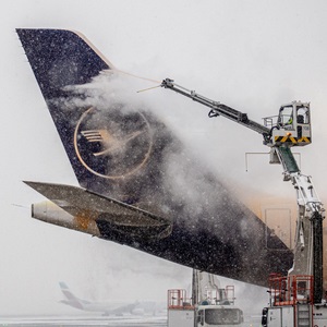 Freezing weather causes over 320 flight cancellations at Germany's largest airport