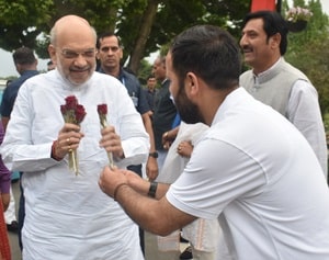 HM Amit Shah urges Kashmiri delegations not to vote for dynastic parties