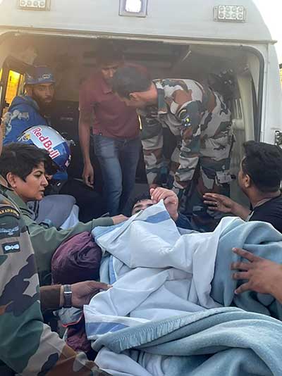 IAF rescues stranded mountaineers in Kashmir