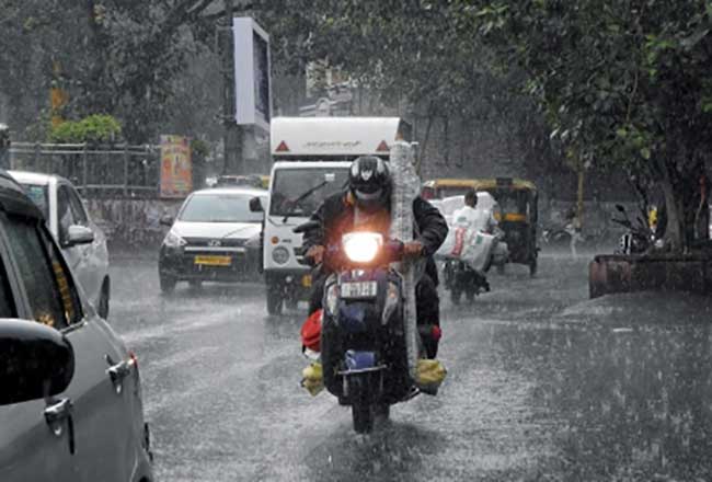 IMD predicts heavy rainfall in 10 states, heatwave in three