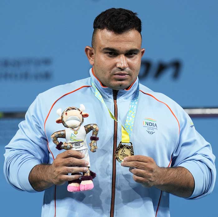 Para-powerlifter Sudhir sets Games record on way to gold in men's heavyweight