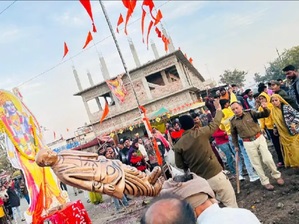 3, including cop hurt in clashes after Sardar Patel's statue pulled down in Ujjain