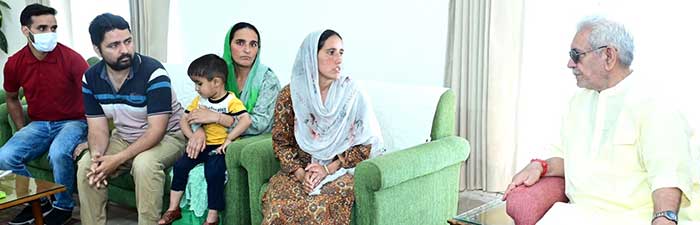 J&K L-G meets family of Kashmiri Pandit killed by terrorists, assures help