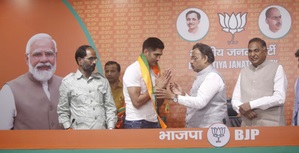 Boxer Vijender Singh quits Cong, joins BJP
