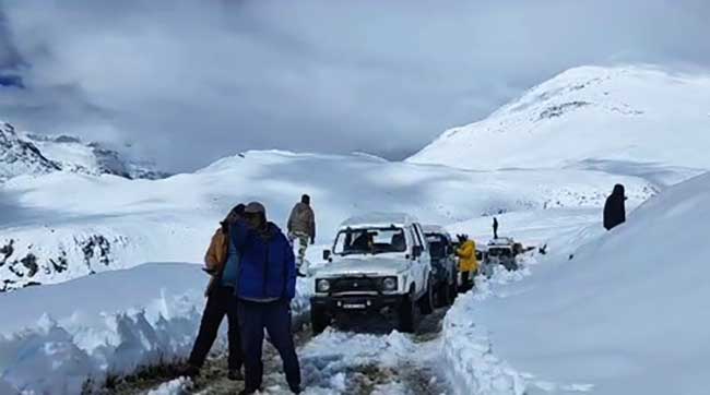 Operation to rescue 250 tourists from Himalayan lake in Himachal begins