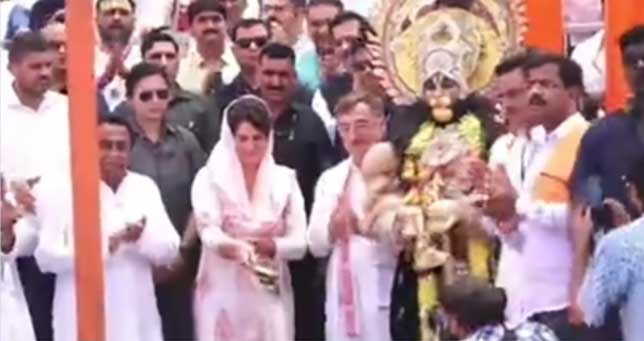 Priyanka performs 'puja' in MP's Jabalpur, BJP minister calls her 'chunavi Hindu'
