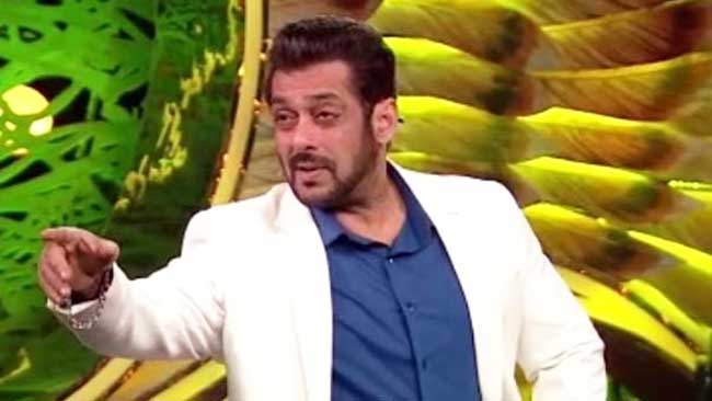 On b'day-eve, Salman Khan bitten by non-poisonous snake; is fine