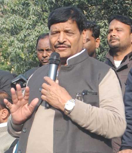 Midnight drama in Lucknow after SP leader Shivpal Yadav's personal secretary detained