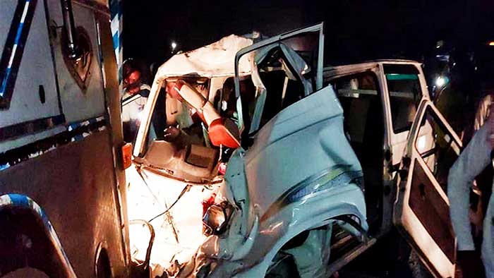 6 of a family killed in truck-van collision