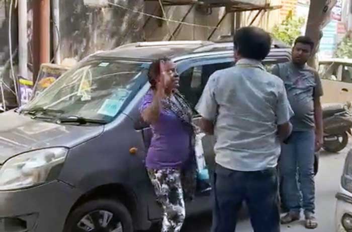 Noida: Woman slaps e-rickshaw driver 17 times in 90 secs, arrested