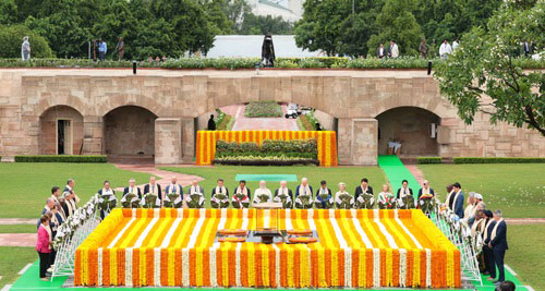 World leaders pay tribute to Mahatma Gandhi at Rajghat