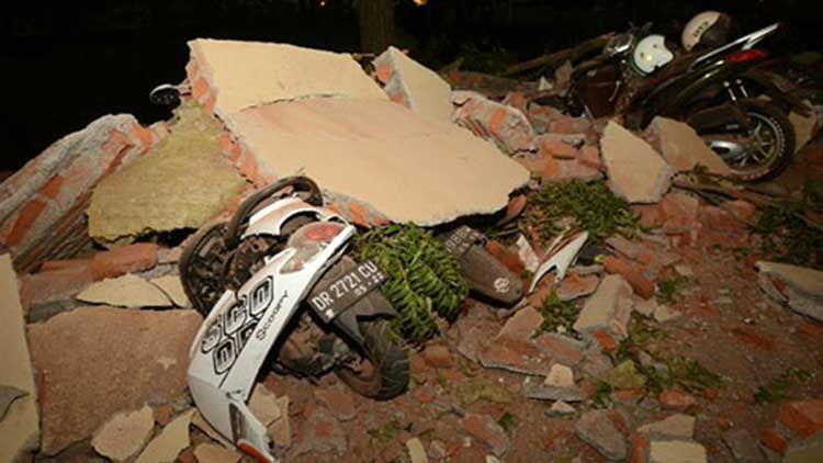 82 killed as powerful quake jolts Indonesia