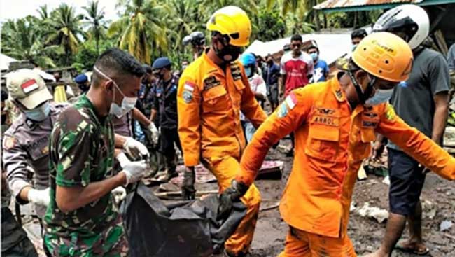 Indonesia floods: Death toll climbs to 138