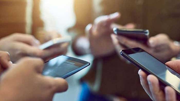 9K mobile phones looted in Madhya Pradesh, case filed in UP