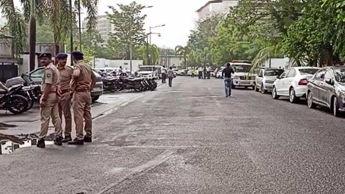 25 Shiv Sena MLAs in Surat hotel, Maha Minister Eknath Shinde too arrives early morning