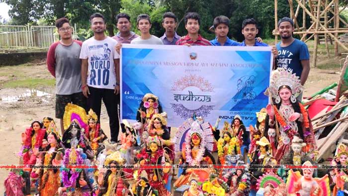 After Durga idol immersion - team Inquizzitive 17 initiates cleanliness drive