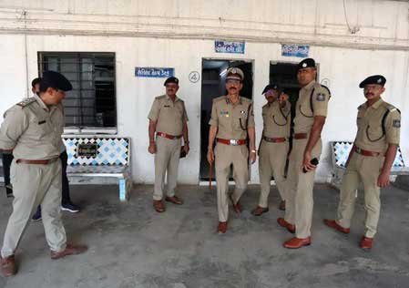 131 Bangladeshis detained in citywide verification drive in Ahmedabad 131 Bangladeshis detained in citywide verification drive in Ahmedabad
