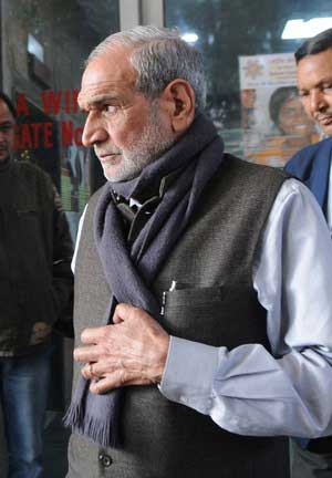 1984 anti-Sikh riots: Delhi court awards life sentence to Sajjan Kumar in murder case