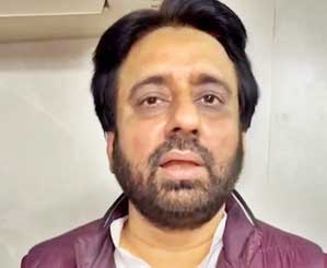 Delhi Police conducting raids to arrest AAP MLA Amanatullah Khan