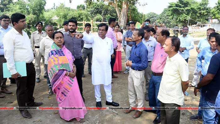 Mayor visits Dashami Ghat to inspect preparation for Durga Puja Carnival