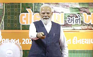 PM Modi inaugurates, lays foundation of development projects worth Rs 18,800 crore in Surat PM Modi inaugurates, lays foundation of development projects worth Rs 18,800 crore in Surat