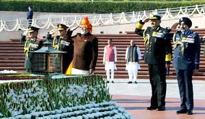 PM Modi pays tribute to fallen heroes on Republic Day at National War Memorial