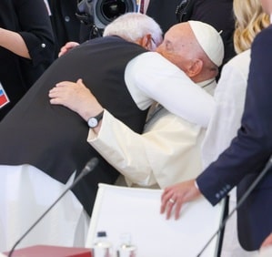 PM Modi lauds Pope Francis' commitment to serve people, invites him to visit India