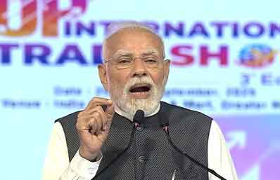 Govt stands shoulder to shoulder with entrepreneurs, PM Modi pitches ‘Make in India’ at UP trade show Govt stands shoulder to shoulder with entrepreneurs, PM Modi pitches ‘Make in India’ at UP trade show