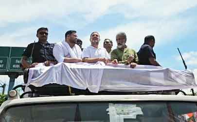 Bihar Bandh: Rahul Gandhi, Tejashwi lead protest march; road, rail traffic hit across state