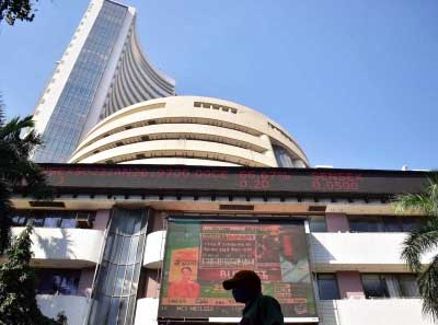 Sensex closes lower as smallcaps shine; investors eye RBI MPC meet, Delhi poll results Sensex closes lower as smallcaps shine; investors eye RBI MPC meet, Delhi poll results